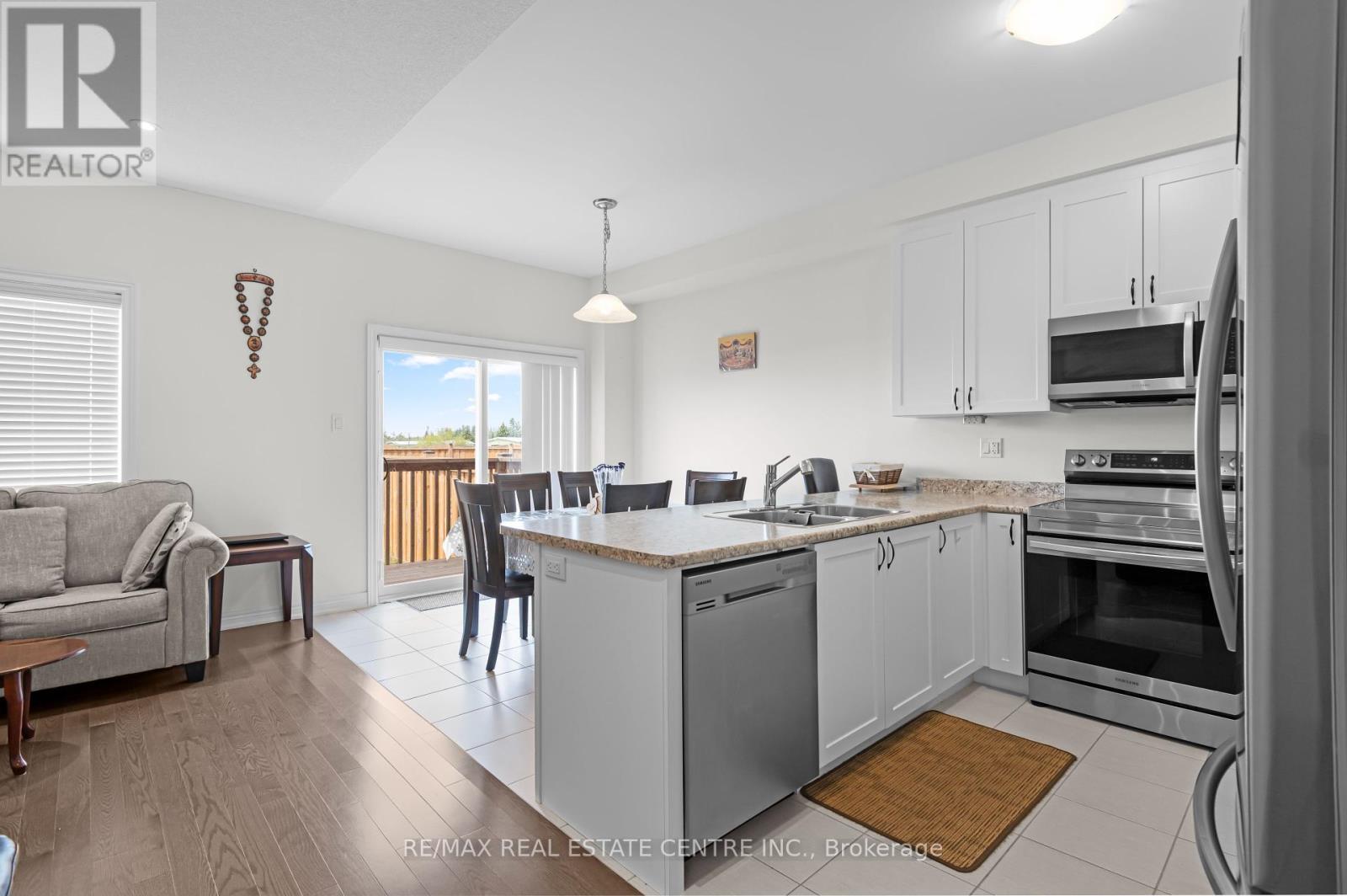 168 Clark Street, Shelburne, Ontario  L9V 3X2 - Photo 9 - X12325054