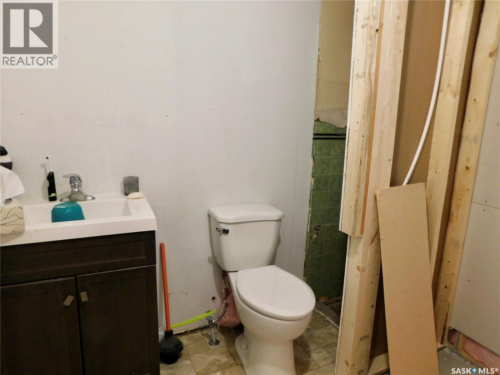 226 2nd Avenue W, Assiniboia, Saskatchewan  S0H 0B0 - Photo 18 - SK995800