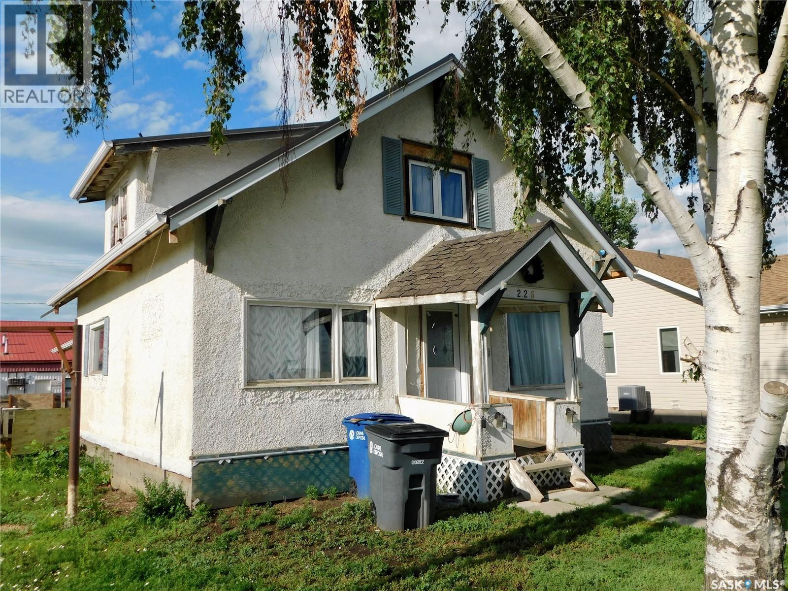 226 2nd Avenue W, Assiniboia, Saskatchewan  S0H 0B0 - Photo 2 - SK995800