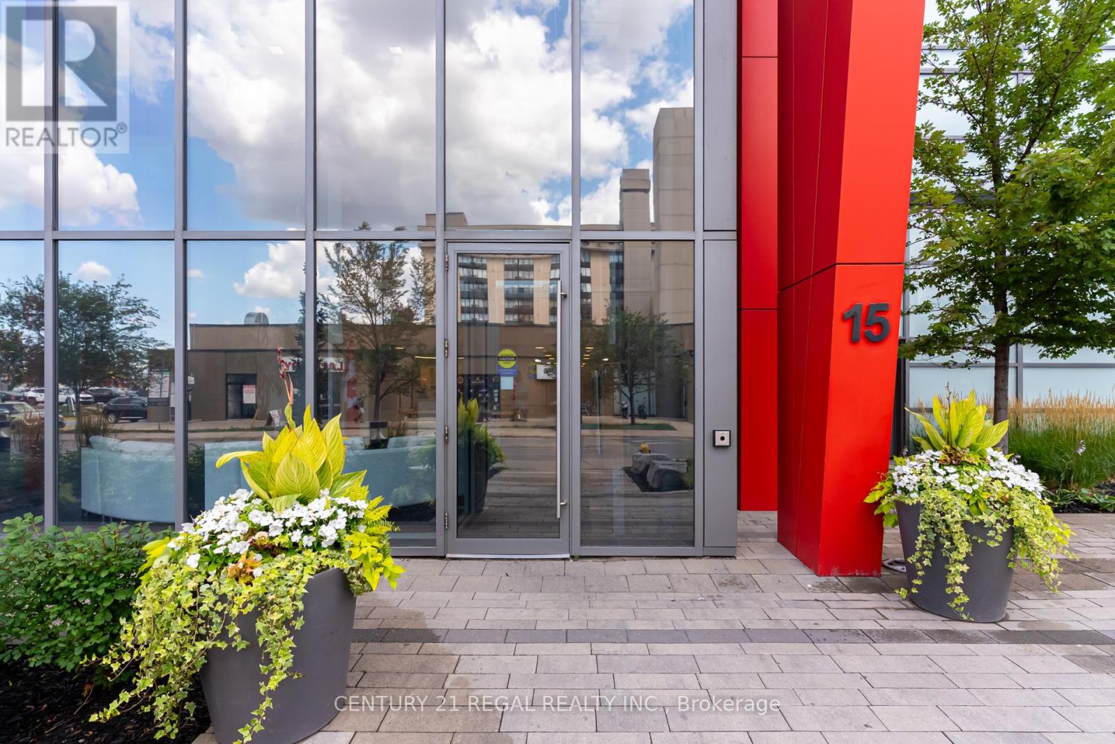 710 - 15 James Finlay Way, Toronto, Ontario  M3M 0B3 - Photo 4 - W12326219