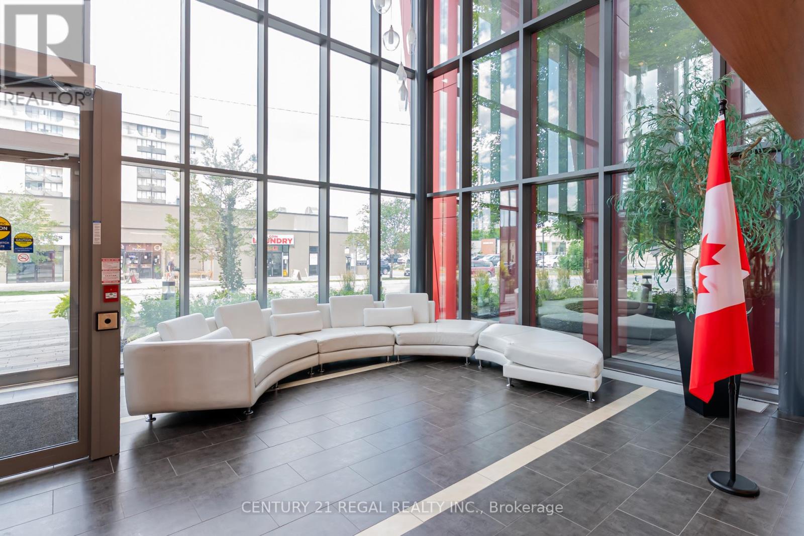 710 - 15 James Finlay Way, Toronto, Ontario  M3M 0B3 - Photo 5 - W12326219