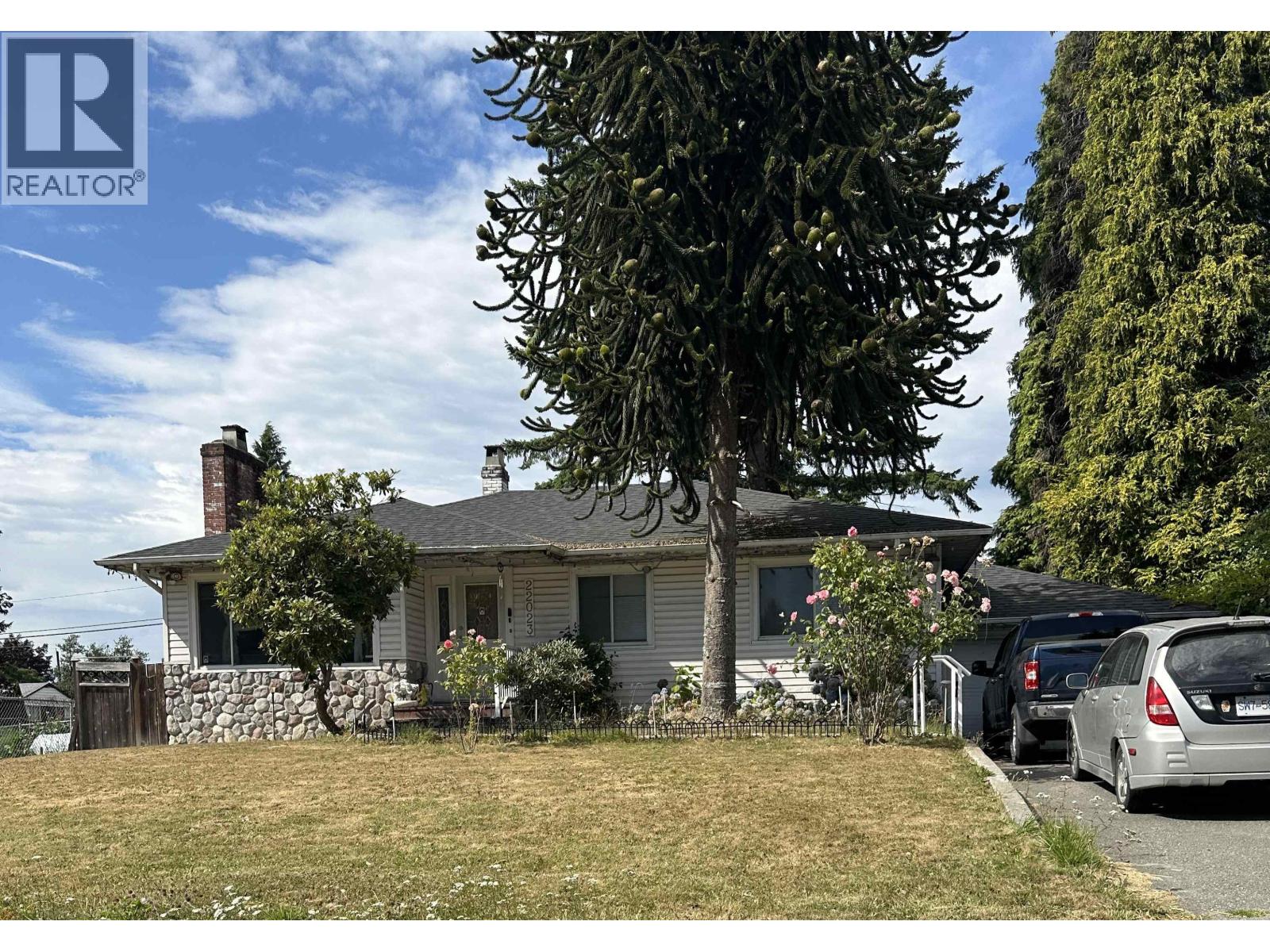 22023 LOUGHEED HIGHWAY, maple ridge, British Columbia