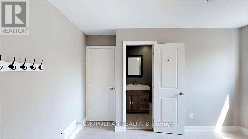 32 Davidson Street, St. Catharines, Ontario  L2R 2V4 - Photo 11 - X12326228