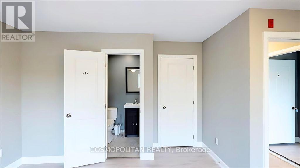 32 Davidson Street, St. Catharines, Ontario  L2R 2V4 - Photo 12 - X12326228
