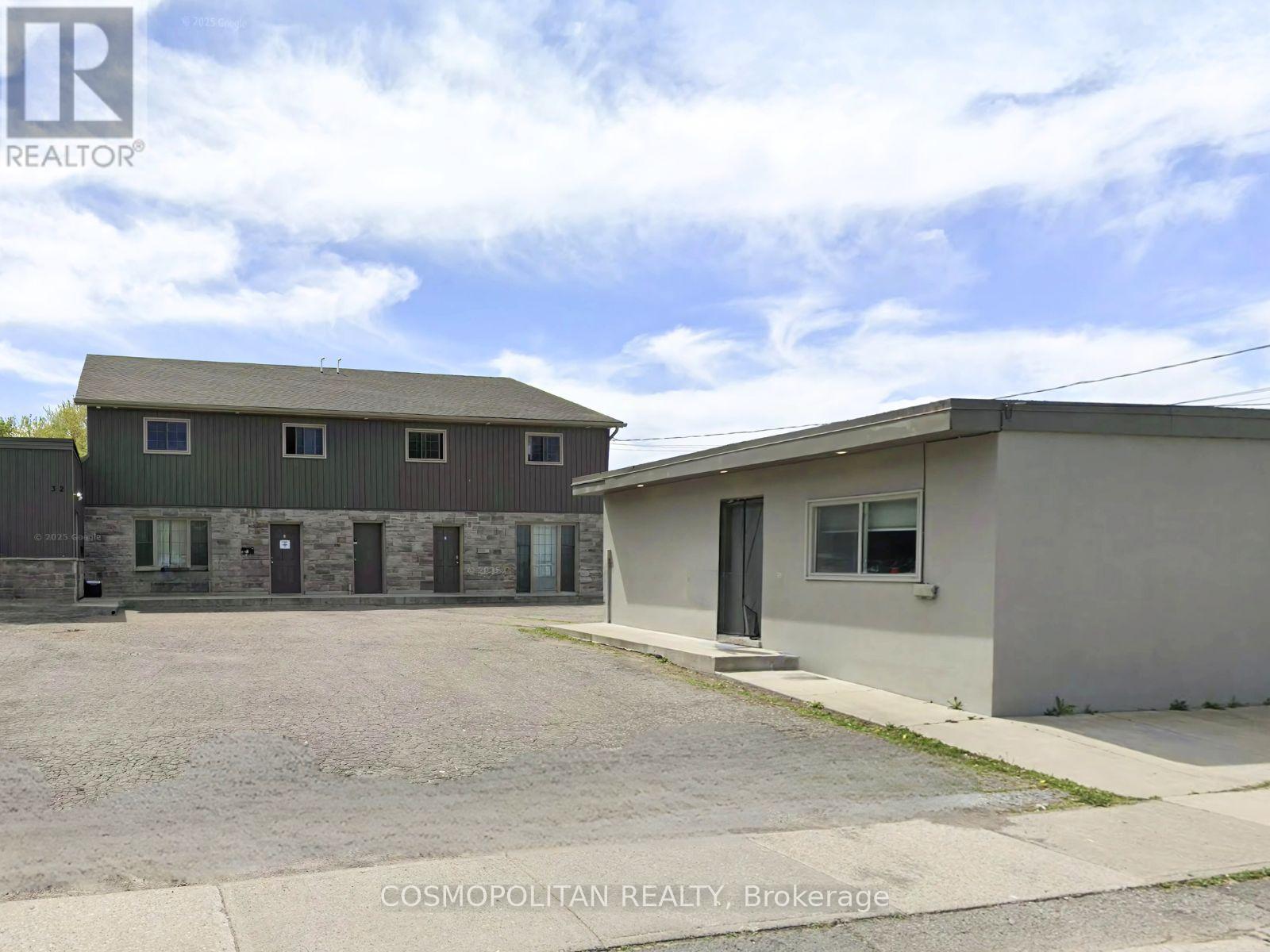 32 Davidson Street, St. Catharines, Ontario  L2R 2V4 - Photo 2 - X12326228