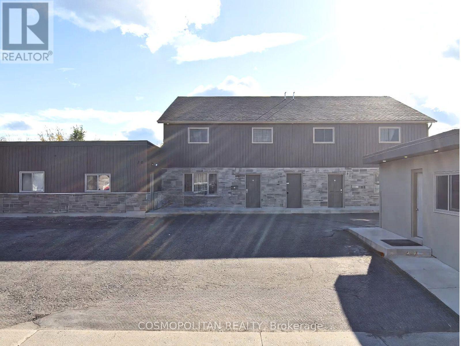 32 Davidson Street, St. Catharines, Ontario  L2R 2V4 - Photo 3 - X12326228