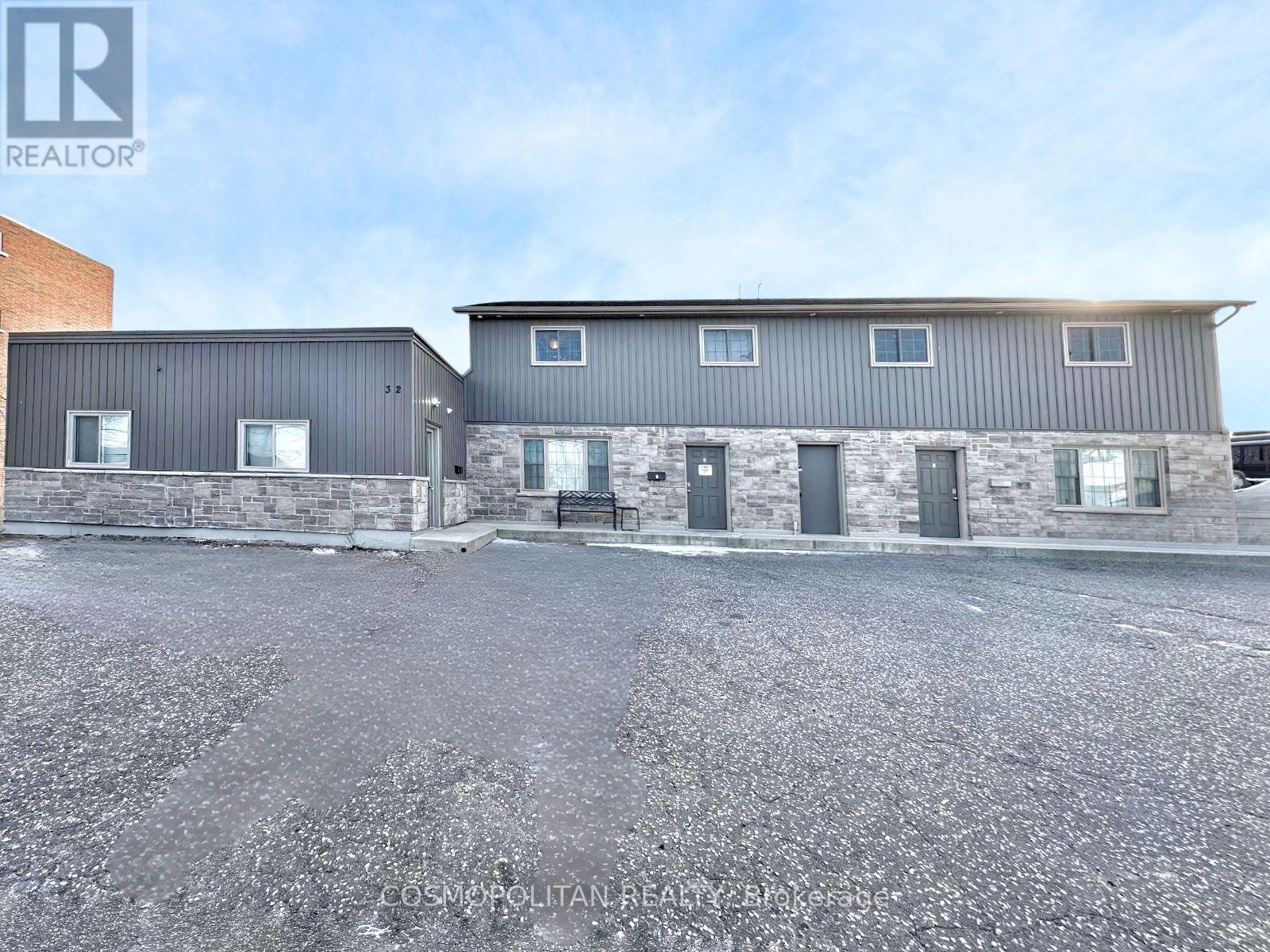 32 Davidson Street, St. Catharines, Ontario  L2R 2V4 - Photo 4 - X12326228
