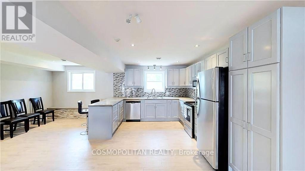 32 Davidson Street, St. Catharines, Ontario  L2R 2V4 - Photo 6 - X12326228