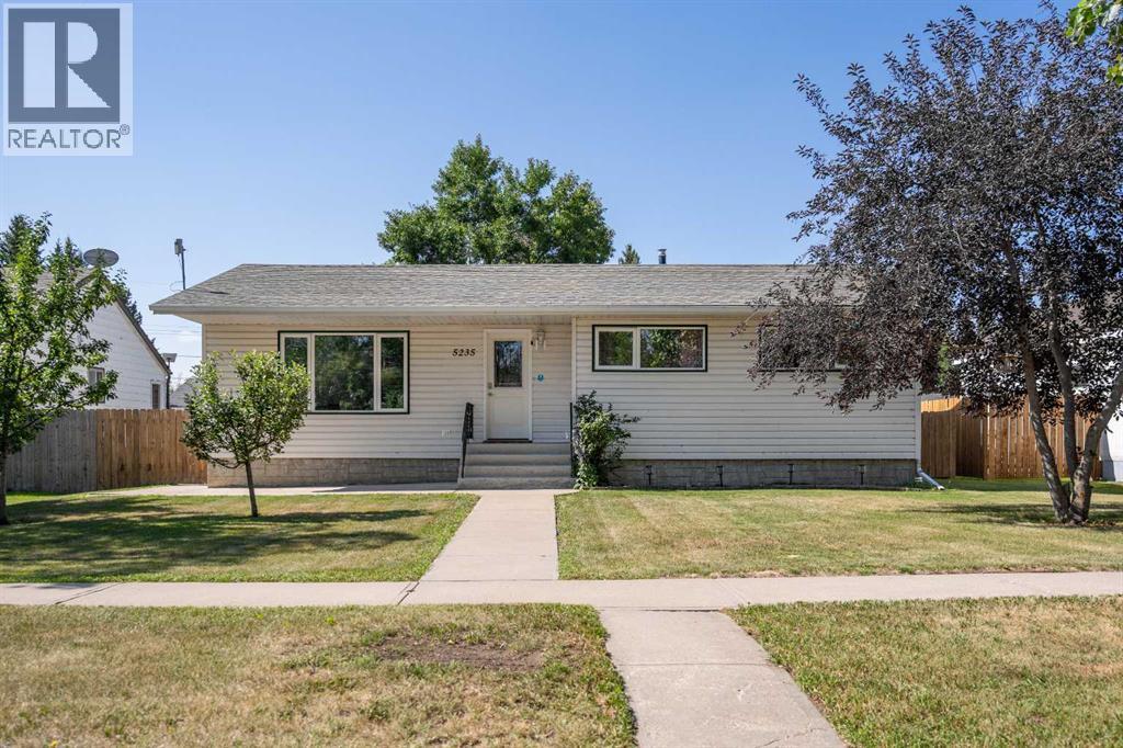 5235 56 Avenue, Viking, Alberta  T0B 4N0 - Photo 1 - A2244742