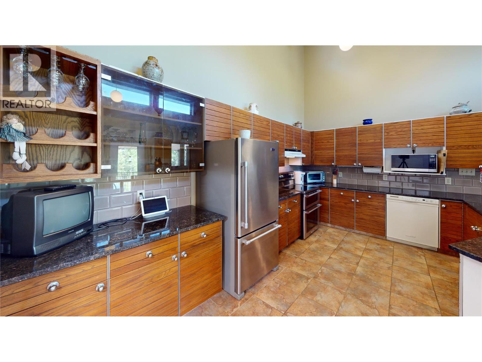 105 Castle Mountain Road, Fernie, British Columbia  V0B 1M4 - Photo 21 - 10357748