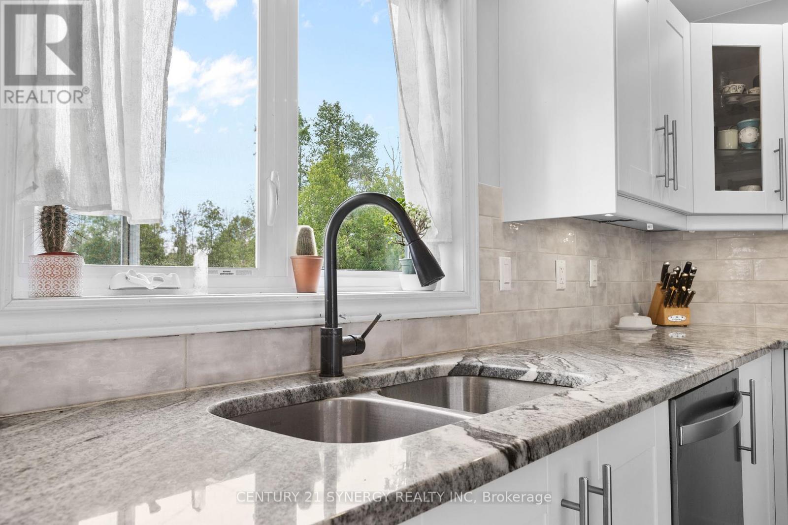2425 Ferguson Falls Road, Drummond/north Elmsley, Ontario  K0G 1K0 - Photo 12 - X12326252