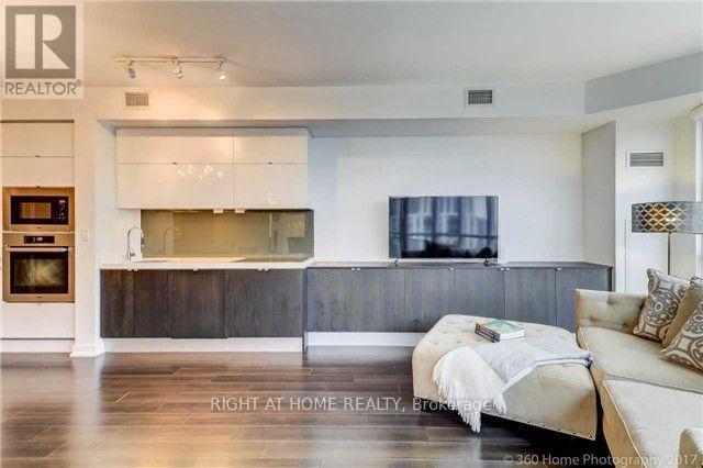 4309 - 21 Iceboat Terrace, Toronto, Ontario  M5V 4A9 - Photo 9 - C12326262