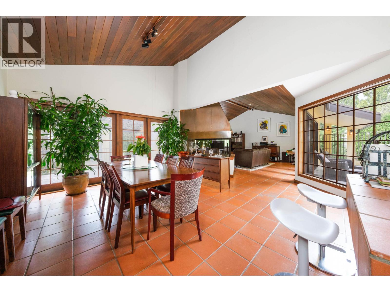 6000 Buckingham Avenue, Burnaby, British Columbia  V5E 2A4 - Photo 5 - R3033396