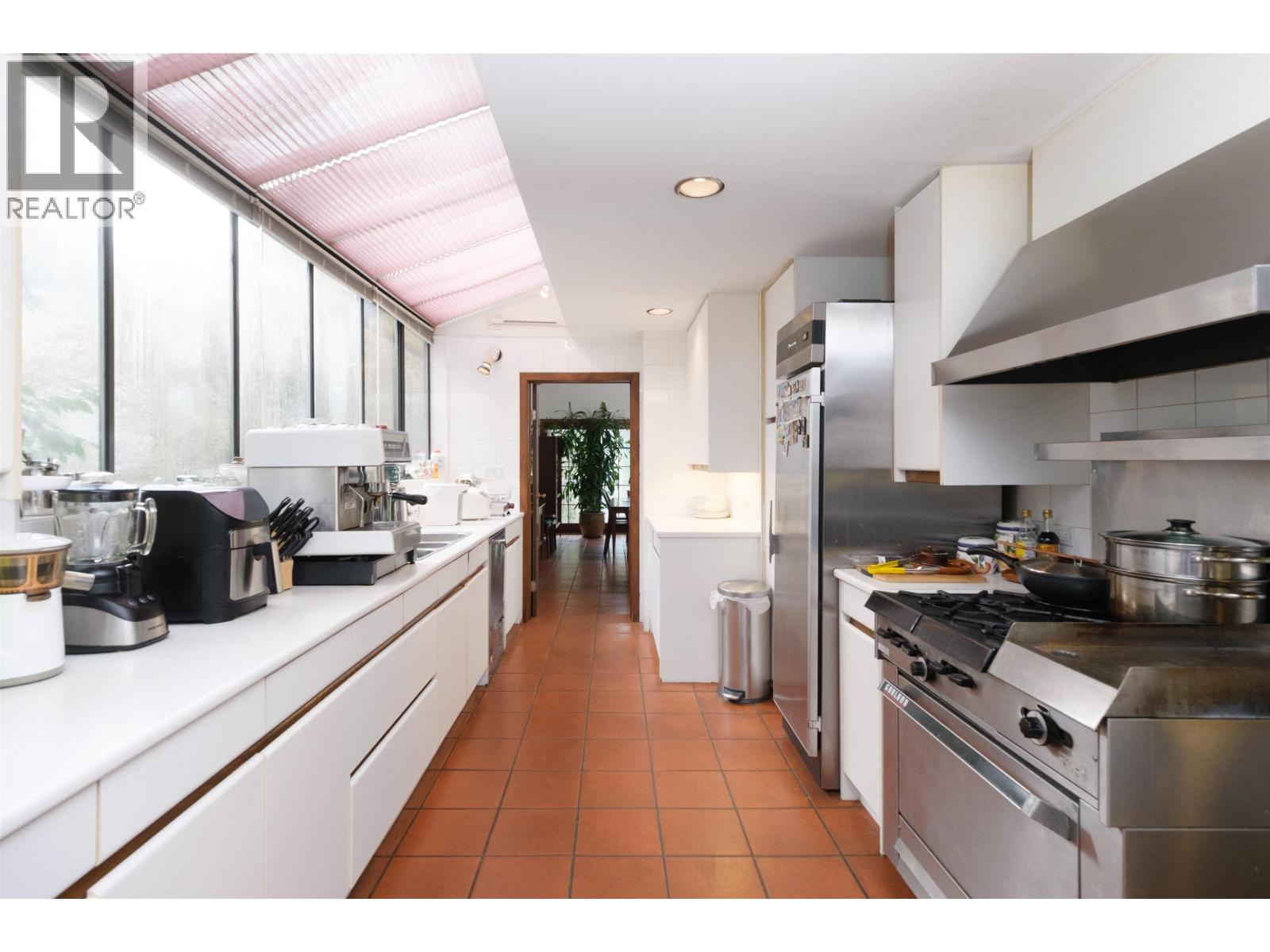 6000 Buckingham Avenue, Burnaby, British Columbia  V5E 2A4 - Photo 9 - R3033396