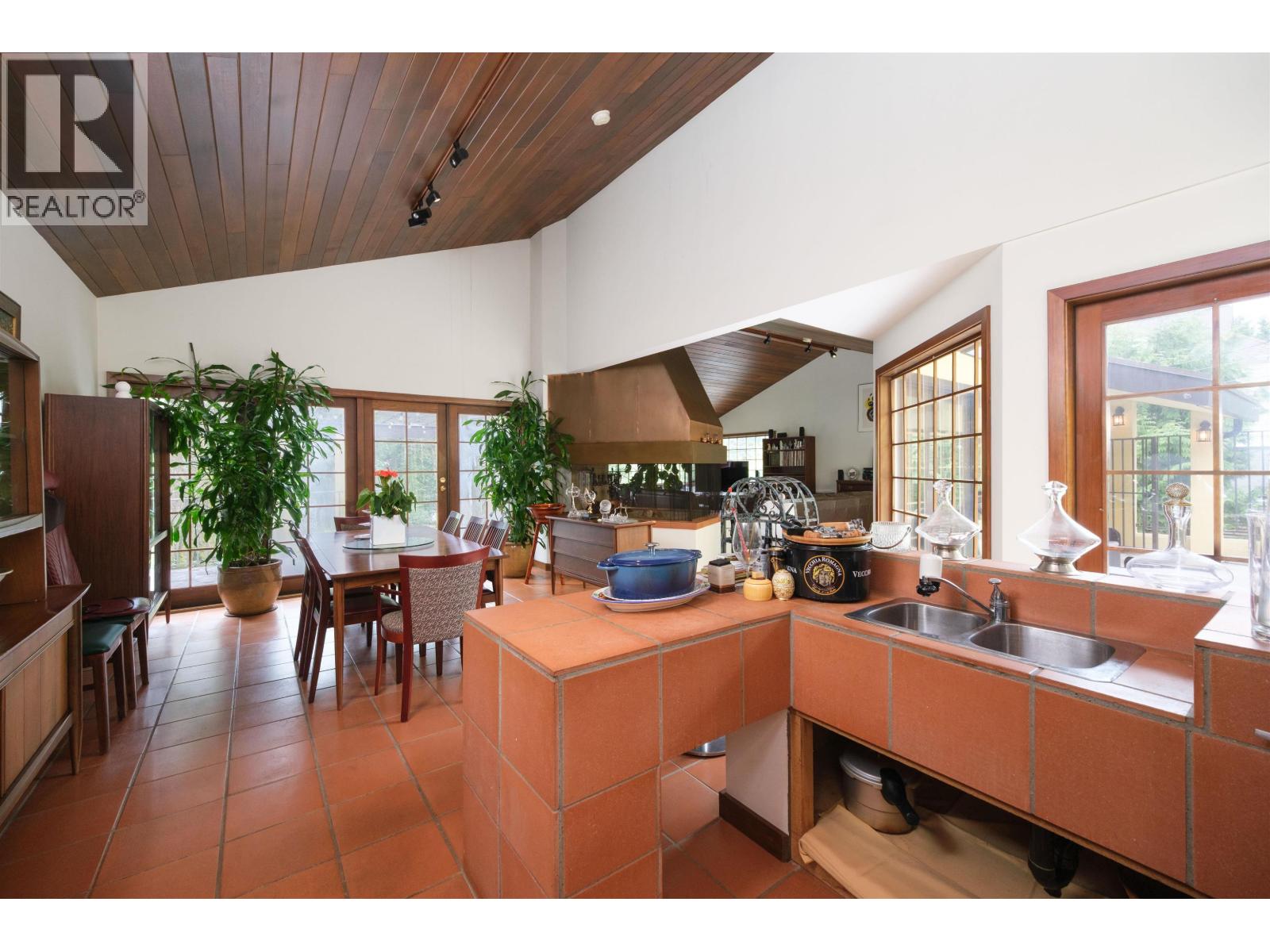 6000 Buckingham Avenue, Burnaby, British Columbia  V5E 2A4 - Photo 8 - R3033396