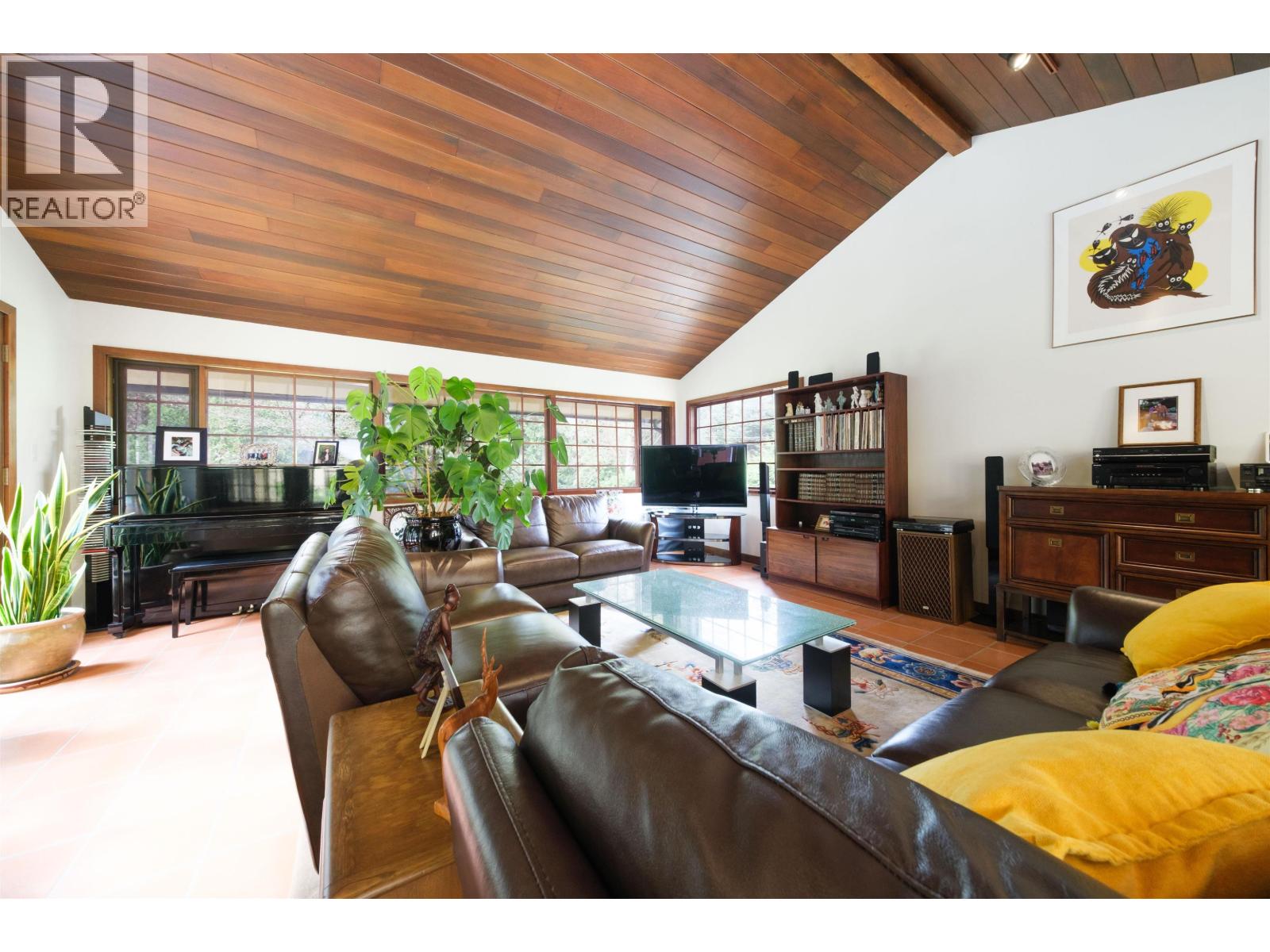 6000 Buckingham Avenue, Burnaby, British Columbia  V5E 2A4 - Photo 3 - R3033396