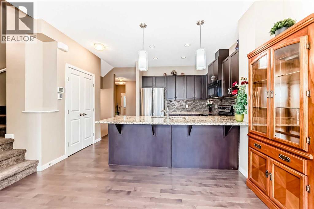 Property at 98 Legacy Close SE image 3