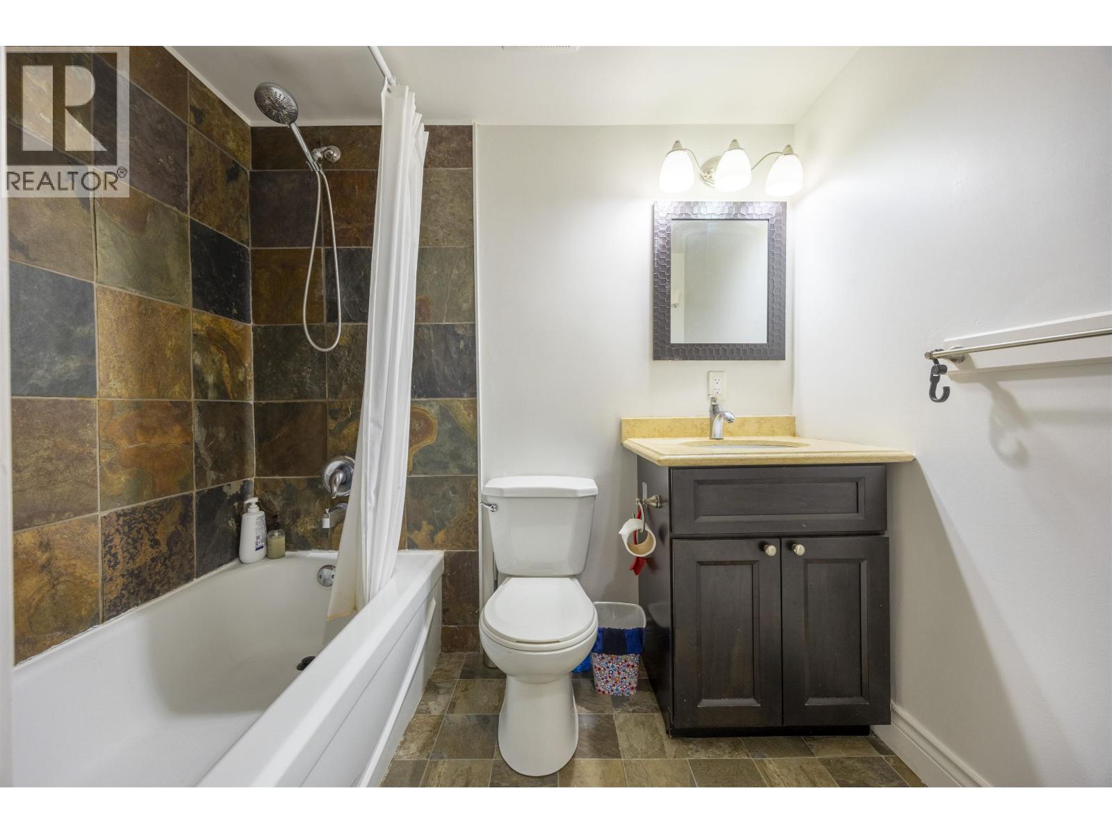 203 9521 Cardston Court, Burnaby, British Columbia  V3N 4R8 - Photo 6 - R3033961