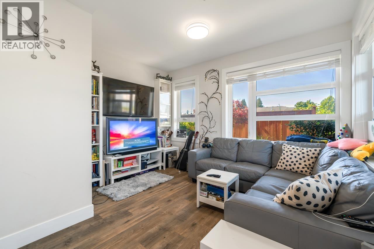 117 7499 6th Street, Burnaby, British Columbia  V3N 0G3 - Photo 6 - R3034009