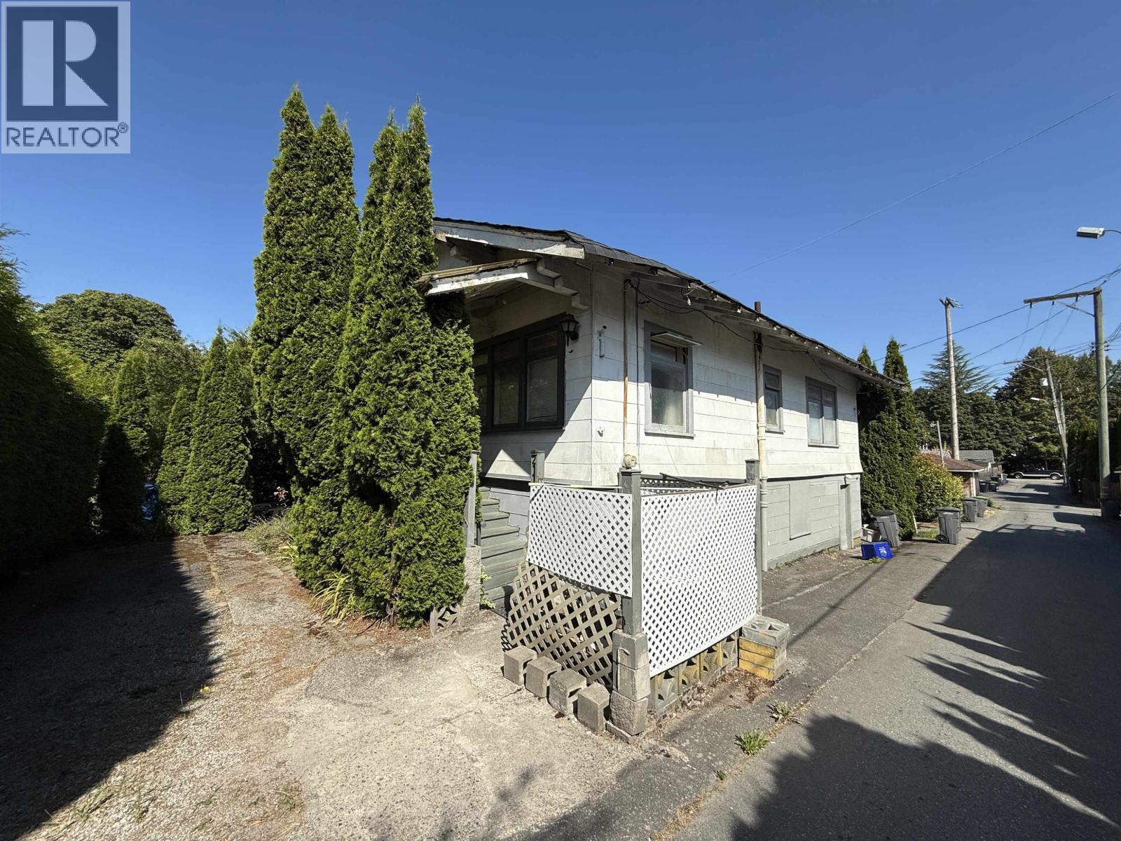 Property at 211 E 38TH AVENUE image 1