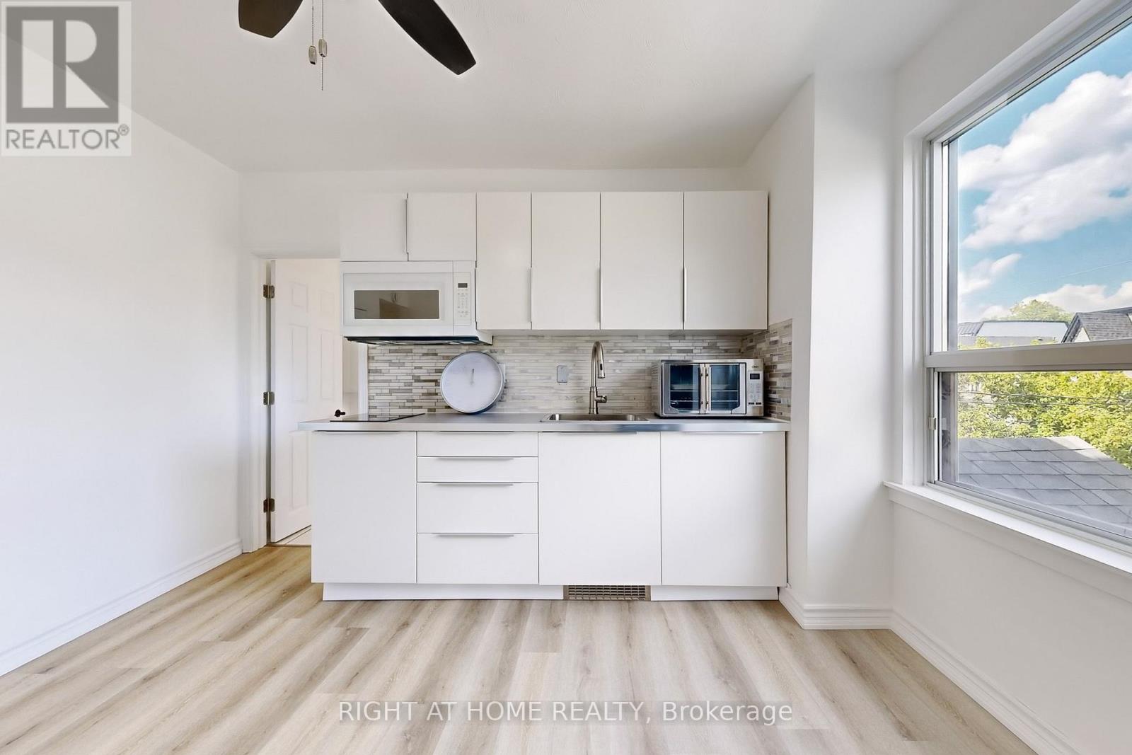 2 - 656 Crawford Street, Toronto, Ontario  M6G 3K2 - Photo 4 - C12326301