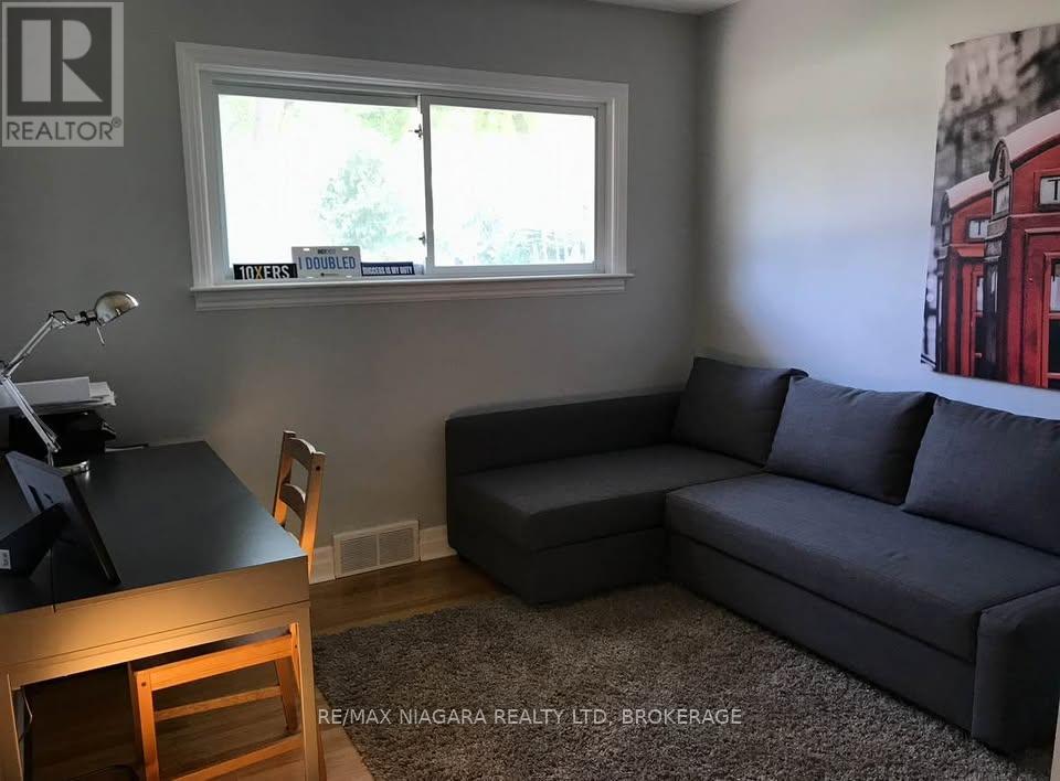 Upper - 6431 Stamford Green Drive, Niagara Falls (Stamford), Ontario  L2J 1T7 - Photo 11 - X12326312