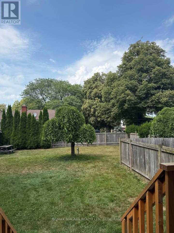 Upper - 6431 Stamford Green Drive, Niagara Falls (Stamford), Ontario  L2J 1T7 - Photo 12 - X12326312