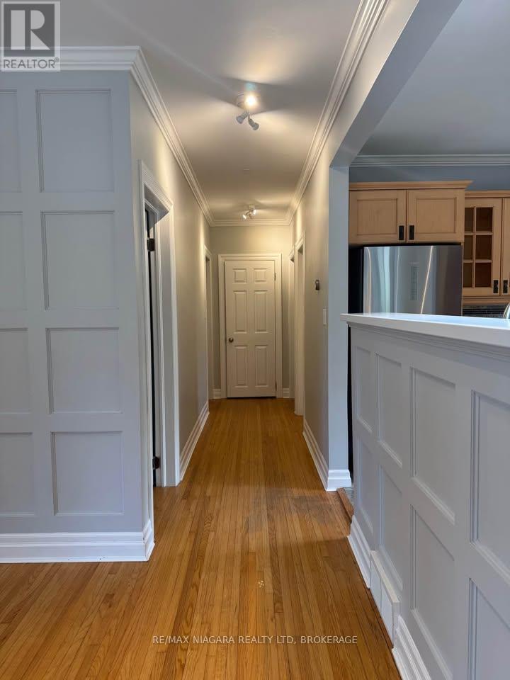 Upper - 6431 Stamford Green Drive, Niagara Falls (Stamford), Ontario  L2J 1T7 - Photo 7 - X12326312
