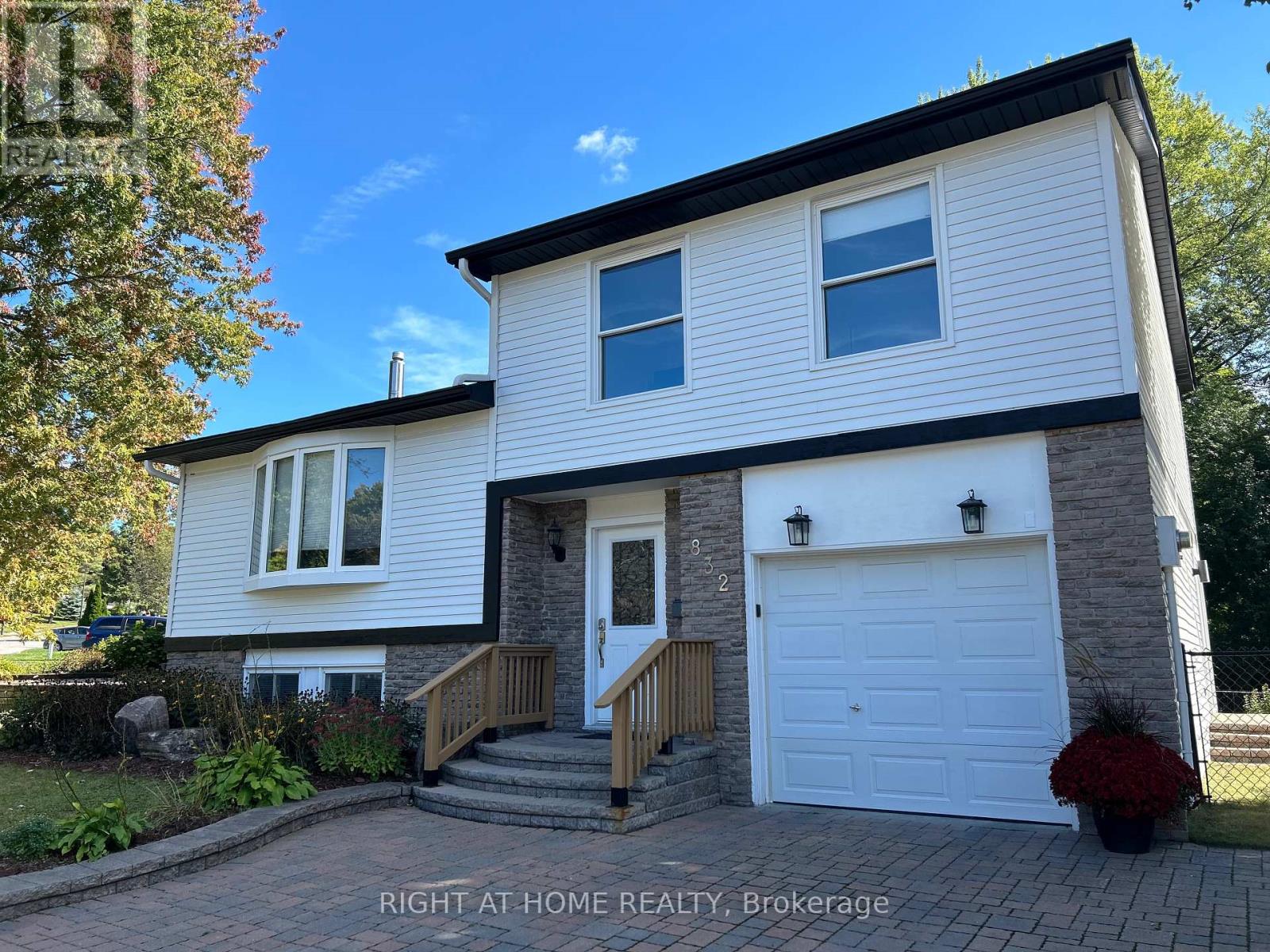 832 Boronia Crescent, Newmarket, Ontario  L3Y 5J9 - Photo 1 - N12326369