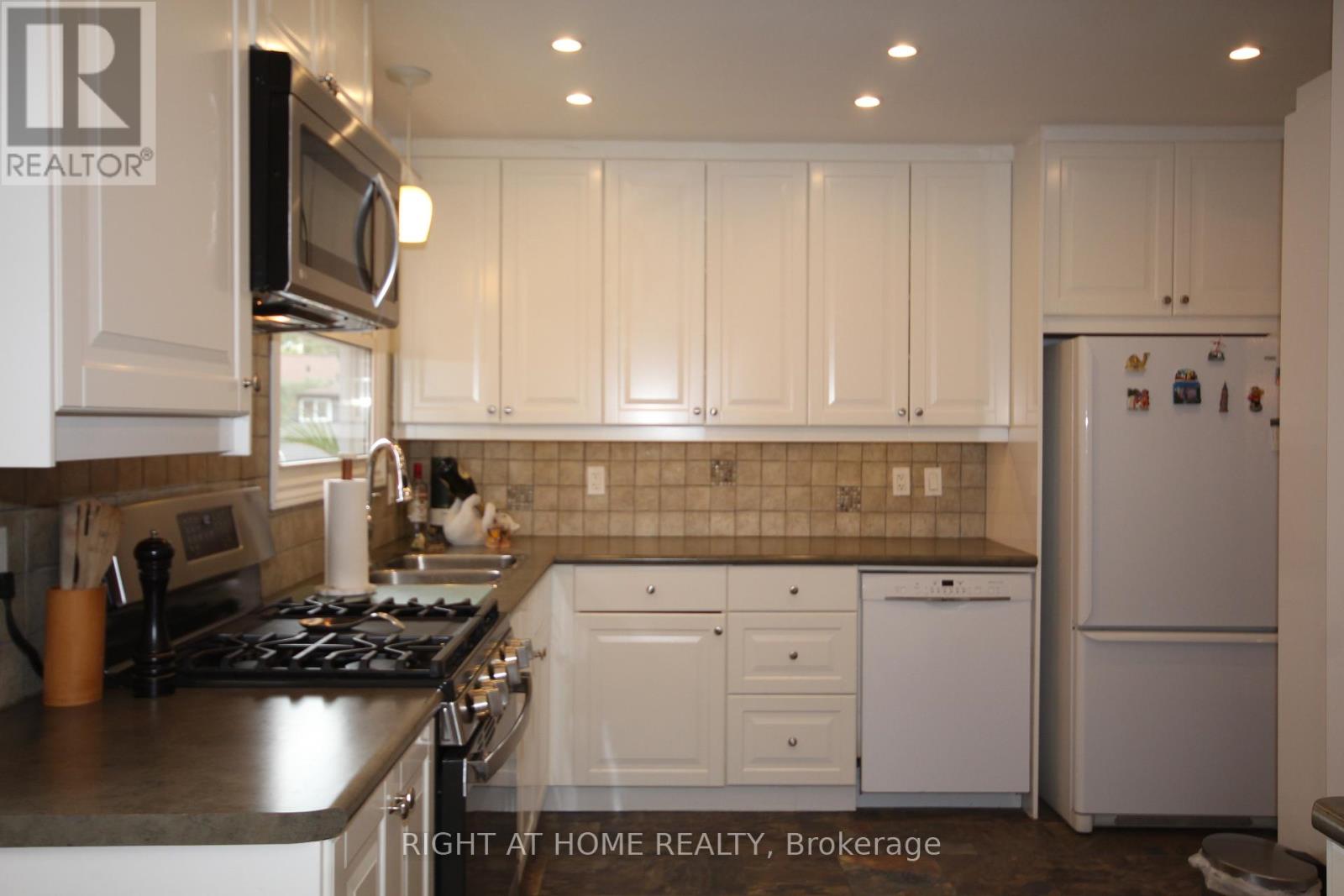 832 Boronia Crescent, Newmarket, Ontario  L3Y 5J9 - Photo 15 - N12326369
