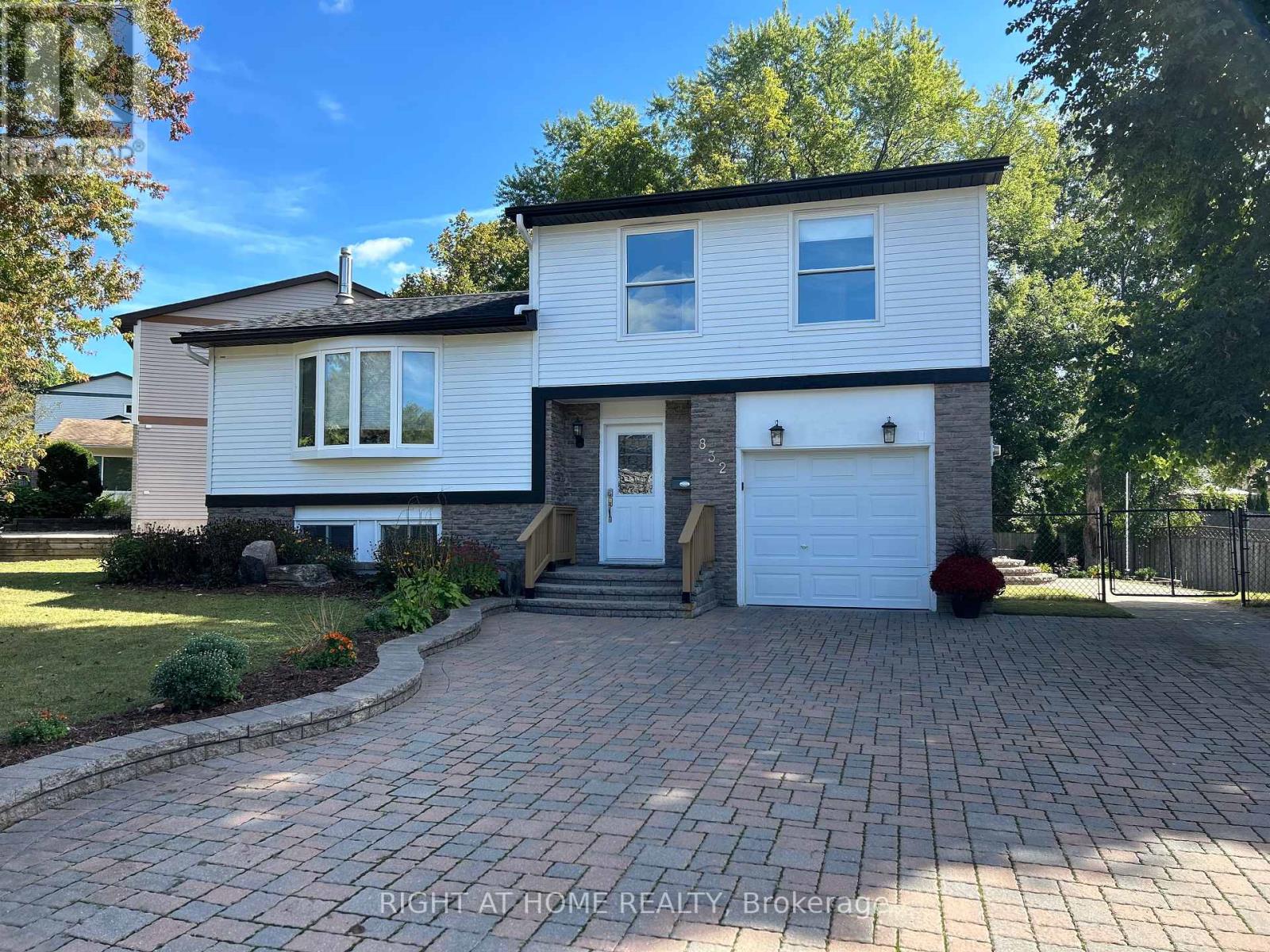 832 Boronia Crescent, Newmarket, Ontario  L3Y 5J9 - Photo 2 - N12326369