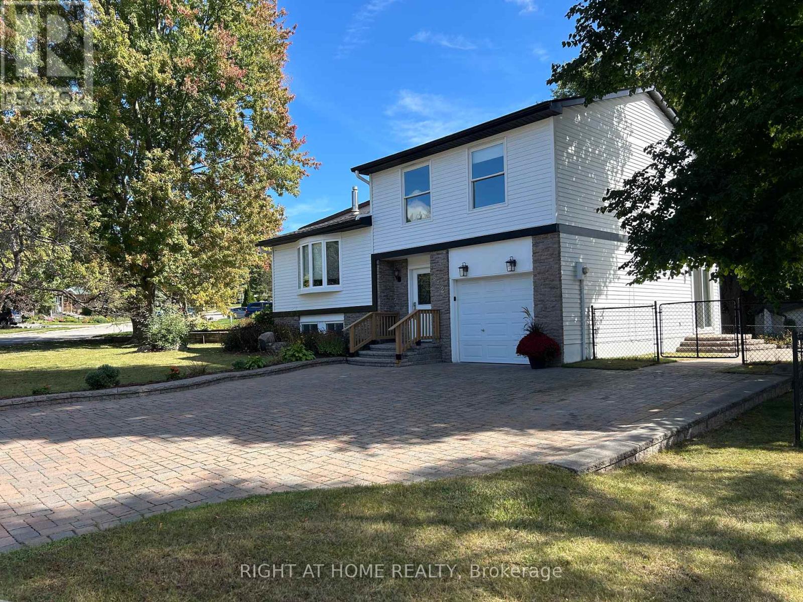 832 Boronia Crescent, Newmarket, Ontario  L3Y 5J9 - Photo 4 - N12326369