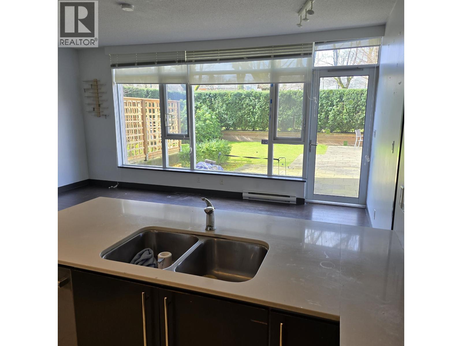 Listing Picture 11 of 21 : 102 1088 W 14TH AVENUE, Vancouver / 溫哥華 - 魯藝地產 Yvonne Lu Group - MLS Medallion Club Member