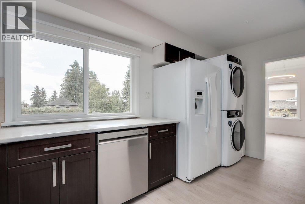 Property at 181 W WINDSOR ROAD image 2
