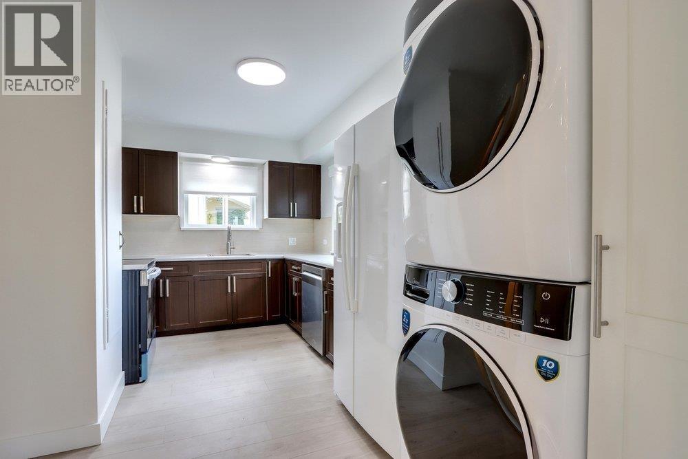 Property at 181 W WINDSOR ROAD image 3