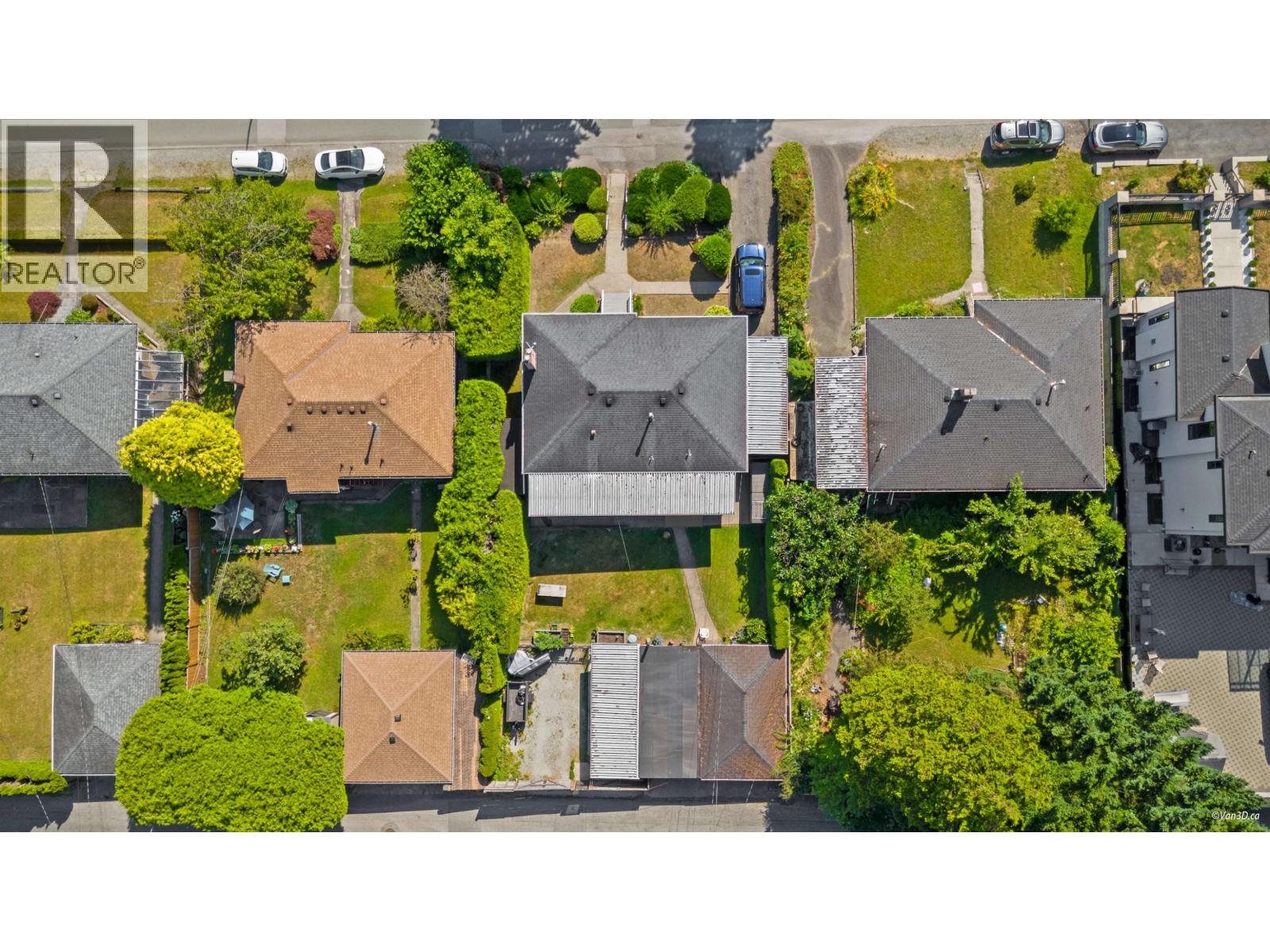 5017 Pioneer Avenue, Burnaby, British Columbia  V5G 3J5 - Photo 3 - C8070756