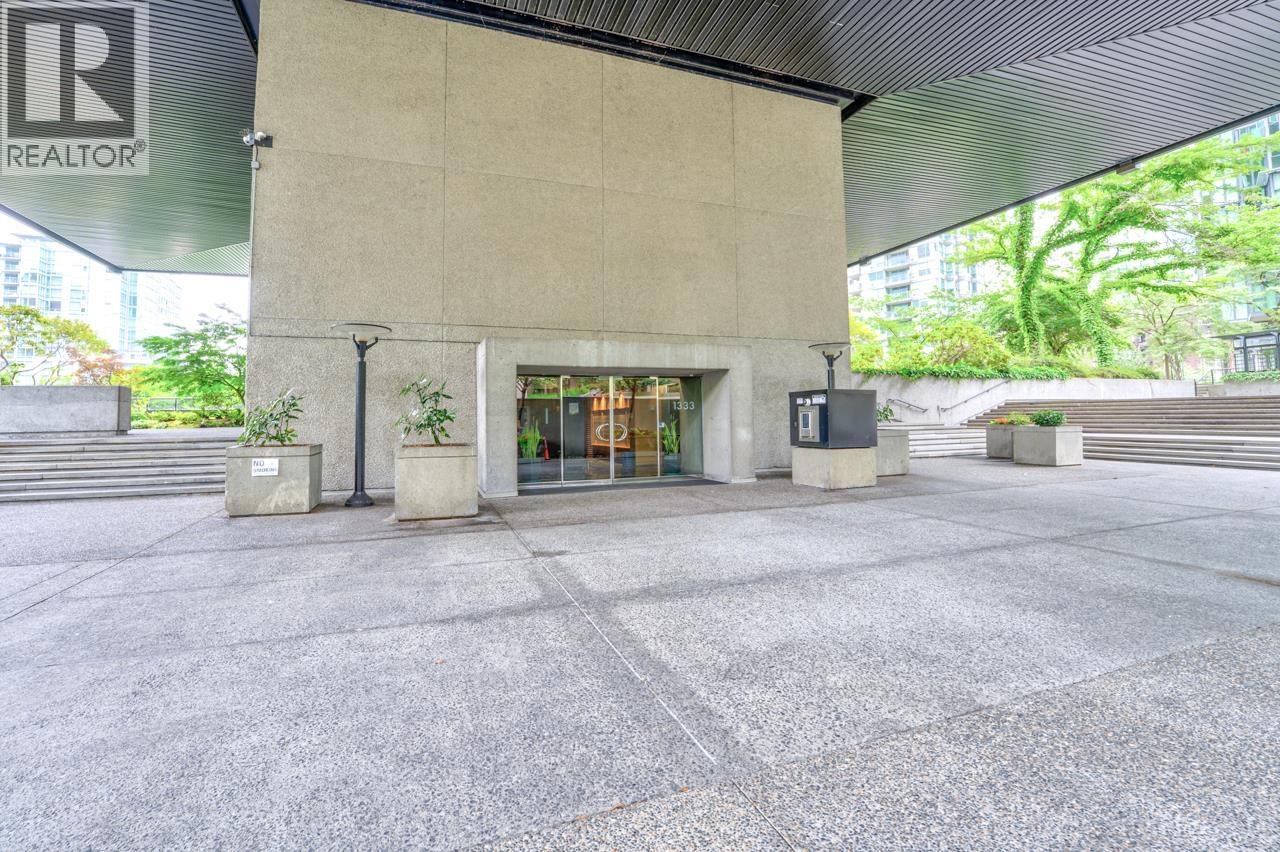 Property at 611 1333 W GEORGIA STREET image 3