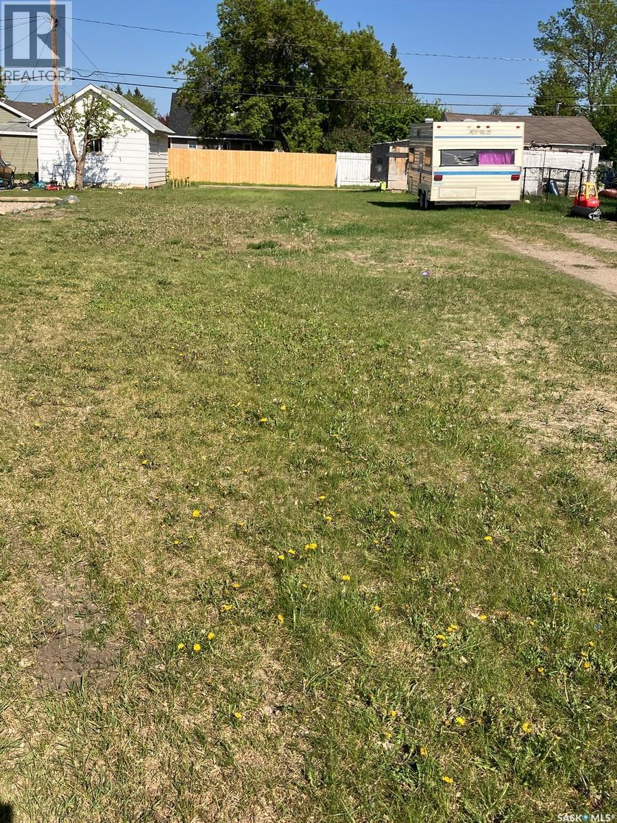 903 2nd Street W, Nipawin, Saskatchewan  S0E 1E0 - Photo 2 - SK990671
