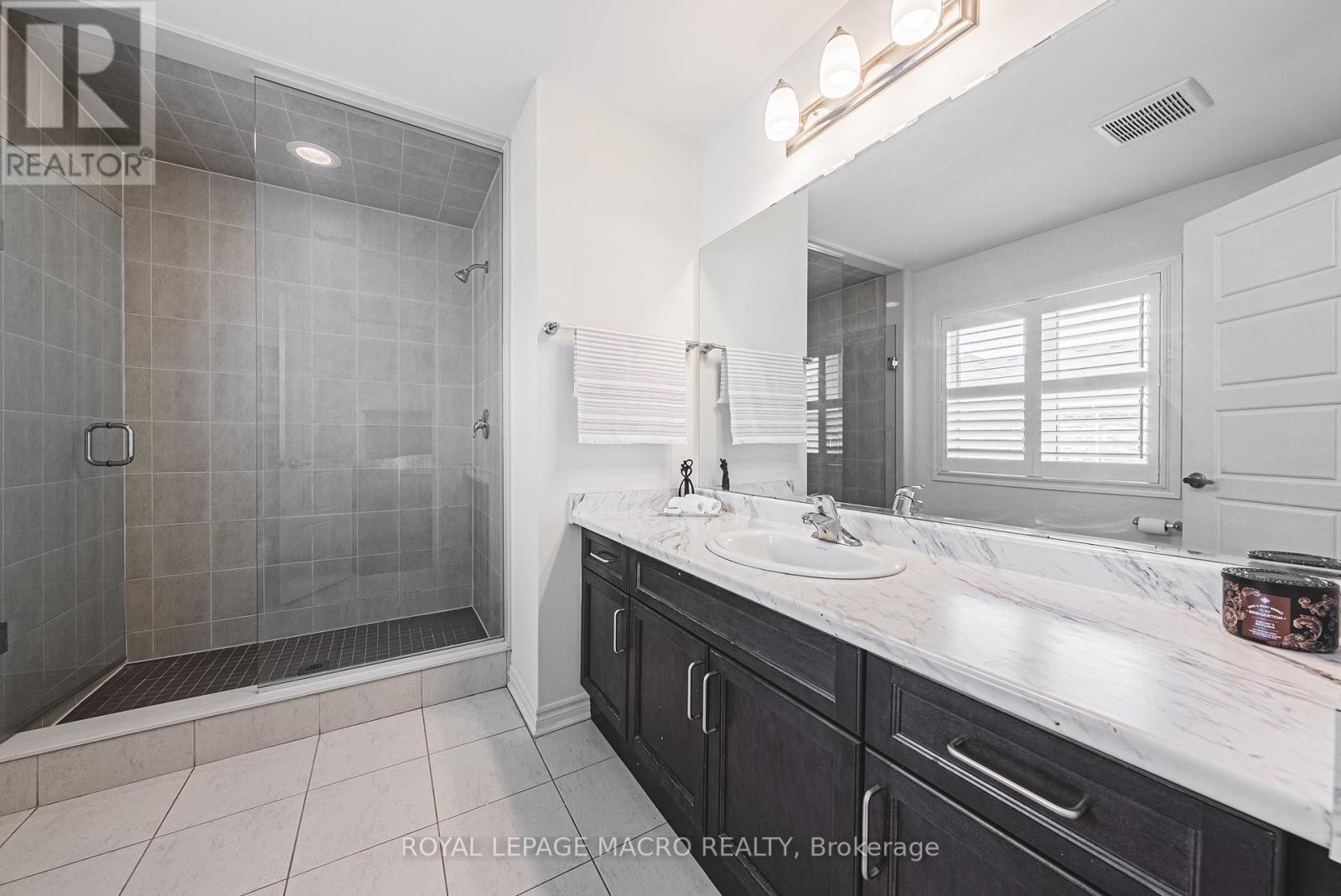 728 Kennedy Circle W, Milton, Ontario  L9E 1R9 - Photo 24 - W12326371