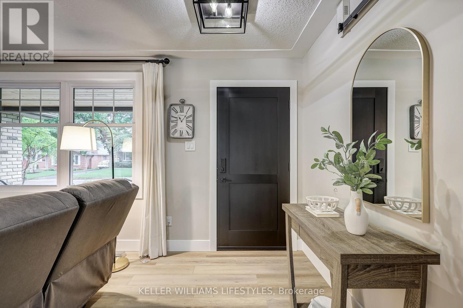 63 Park Lane Crescent, London South, Ontario  N6K 2V1 - Photo 6 - X12326431