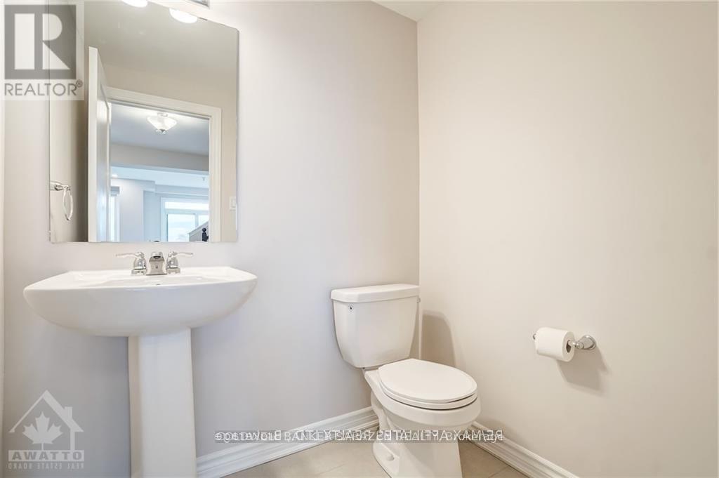 Property at 231 SQUADRON CRESCENT image 3