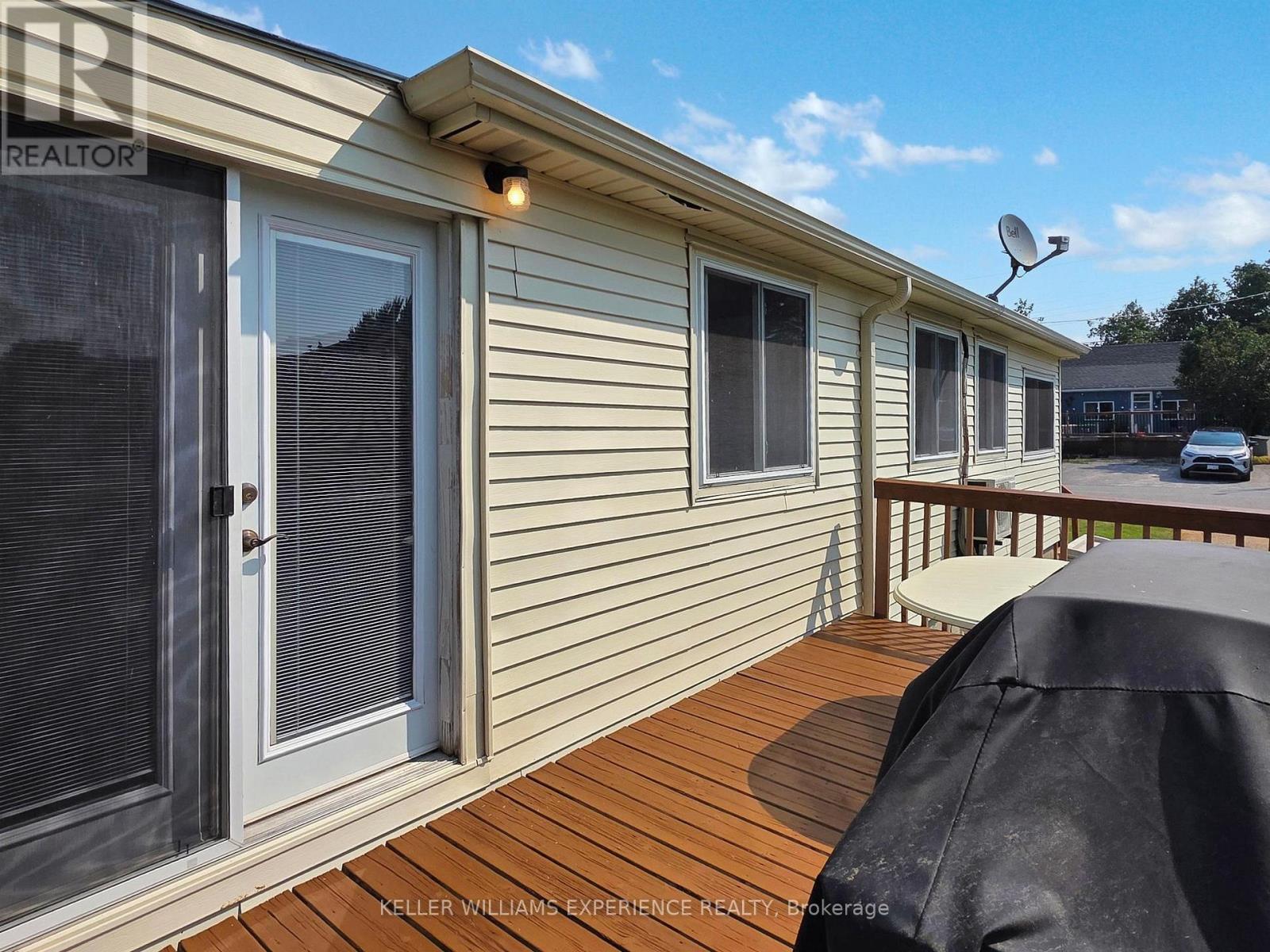 68 De La Salle Boulevard, Georgina, Ontario  L0E 1L0 - Photo 16 - N12326440