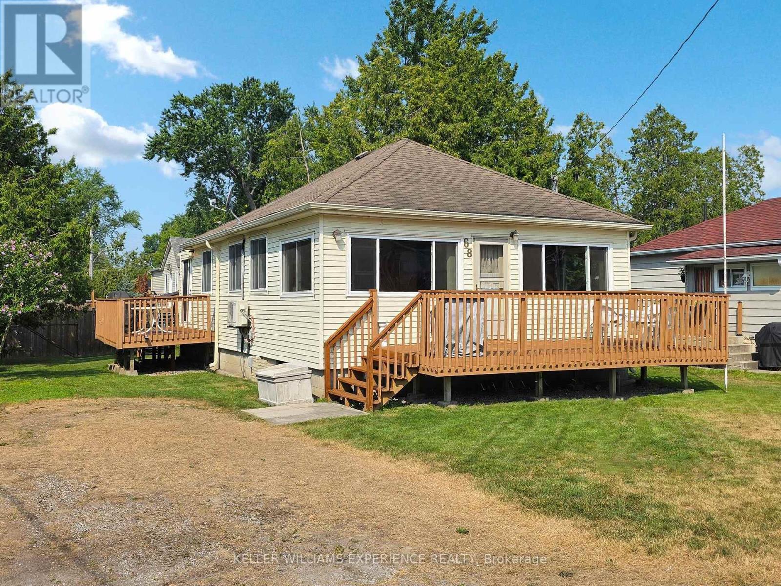68 De La Salle Boulevard, Georgina, Ontario  L0E 1L0 - Photo 2 - N12326440