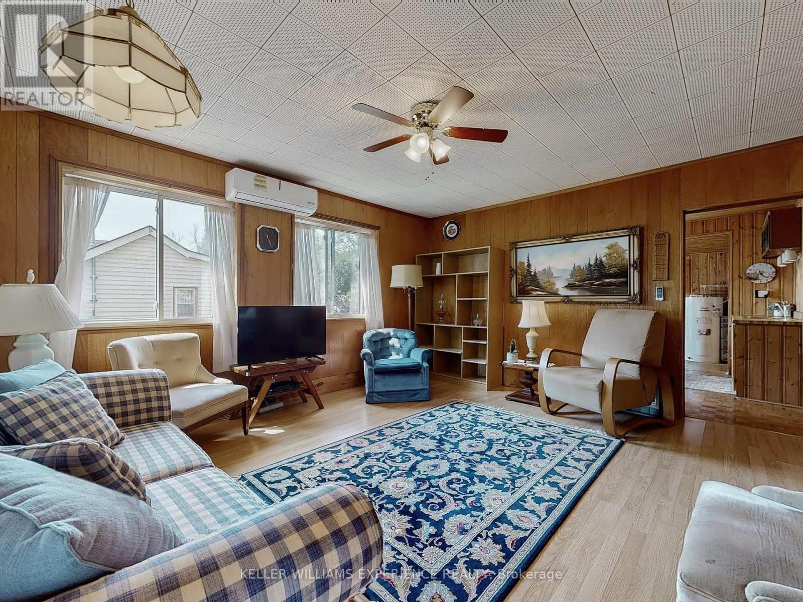 68 De La Salle Boulevard, Georgina, Ontario  L0E 1L0 - Photo 3 - N12326440