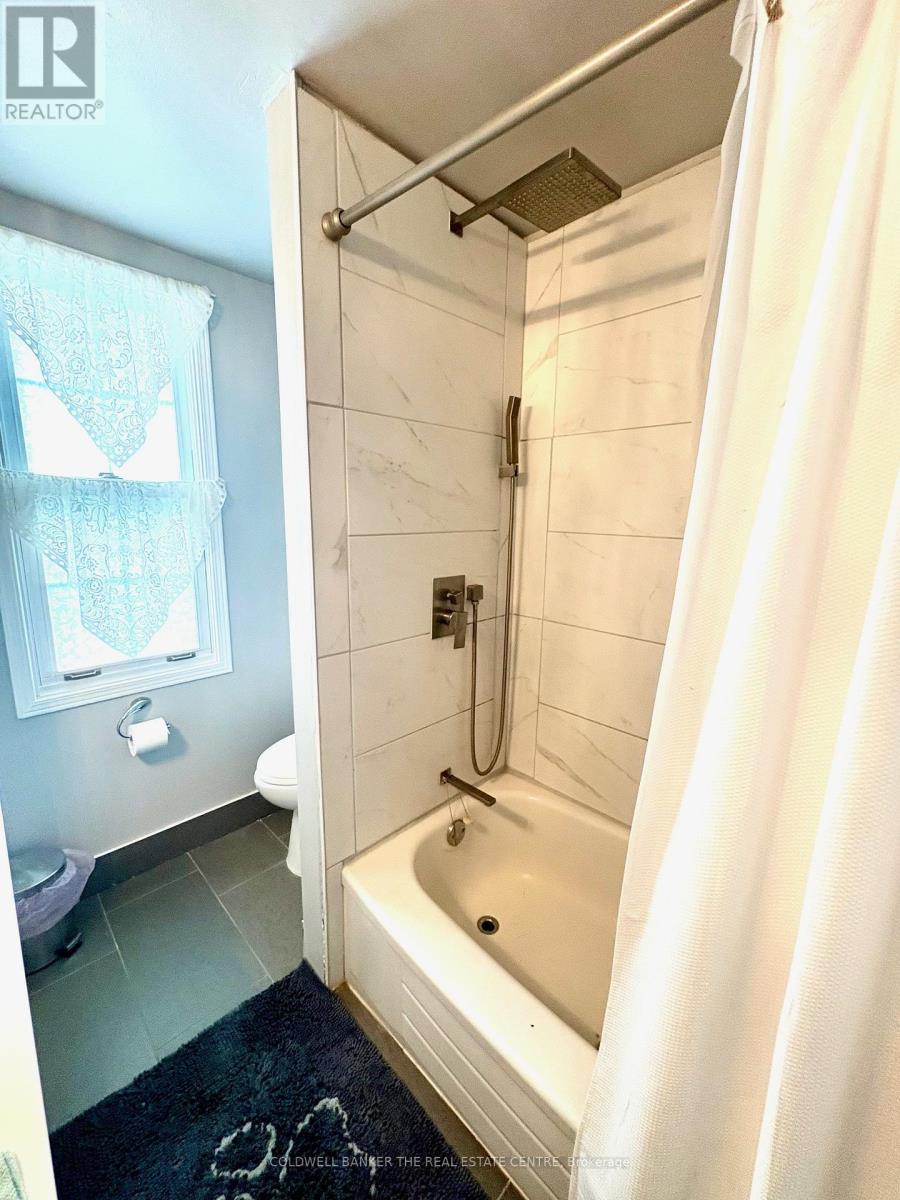 82 Seventh Street, Essa, Ontario  L3W 0L4 - Photo 13 - N12326447