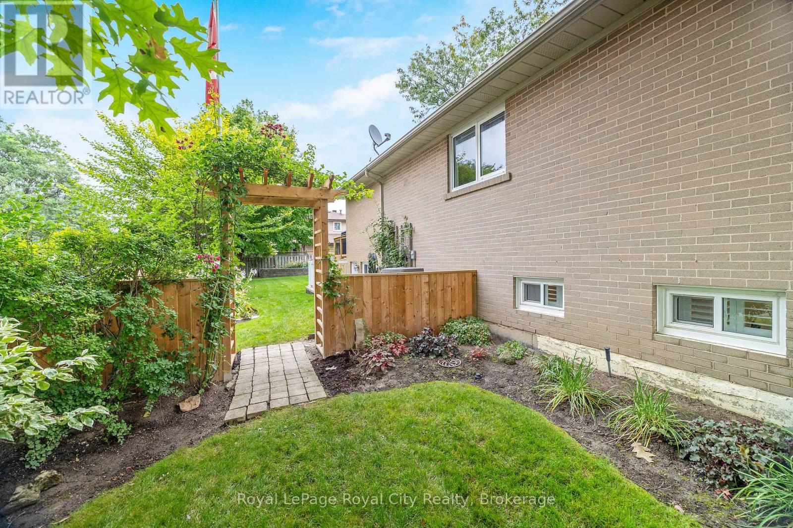 35 Inglewood Drive, Brampton, Ontario  L6W 2N4 - Photo 40 - W12326493