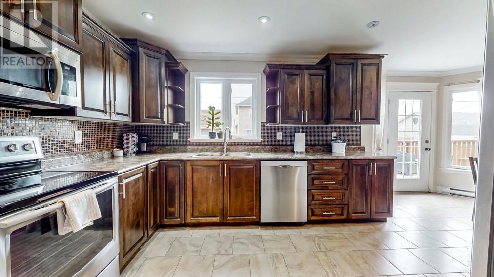 Property at 3 Regal Place image 5