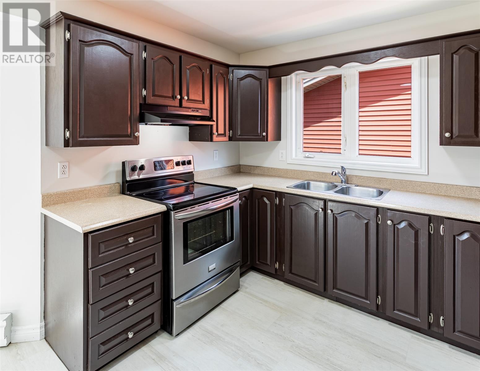 Property at 71 Cottonwood Crescent image 3