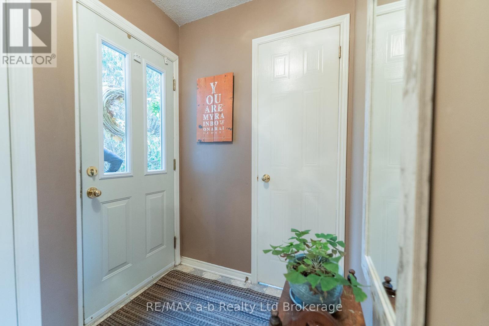 8 - 19 Wren Court, Tillsonburg, Ontario  N4G 5K2 - Photo 3 - X12326515