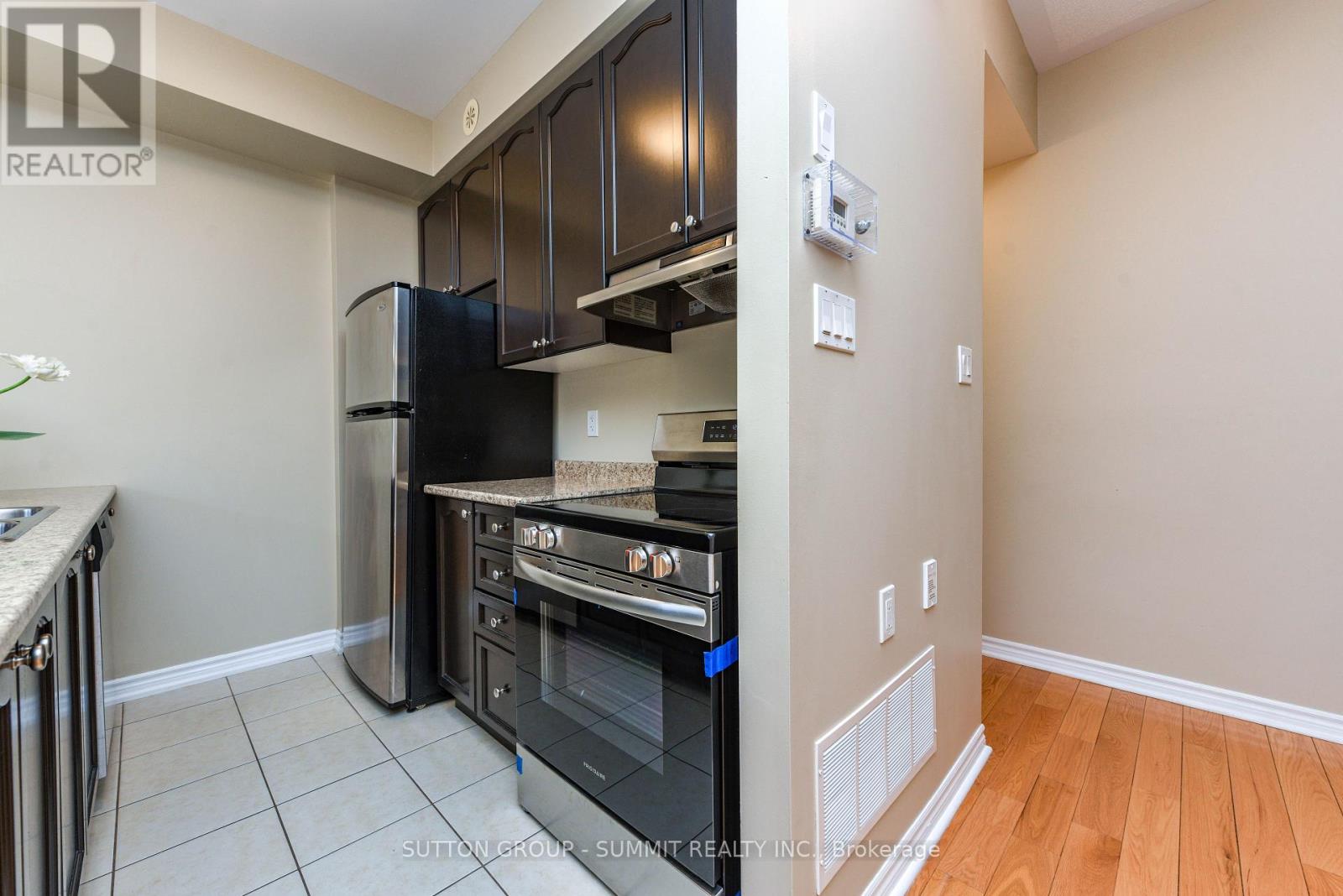 Property at 54 - 2435 GREENWICH DRIVE image 5